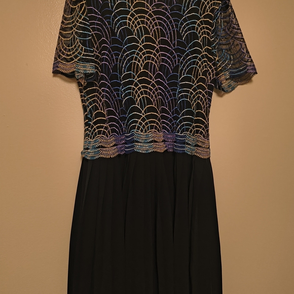 Colorful Embroidered Top - Picture 3 of 6